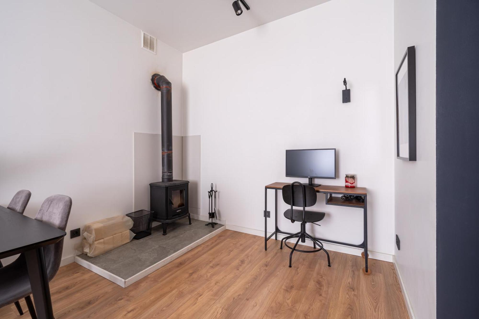 Lienes Iela Gem 1Br Apartment With Fireplace In Historic Unesco Center Riga Exterior photo