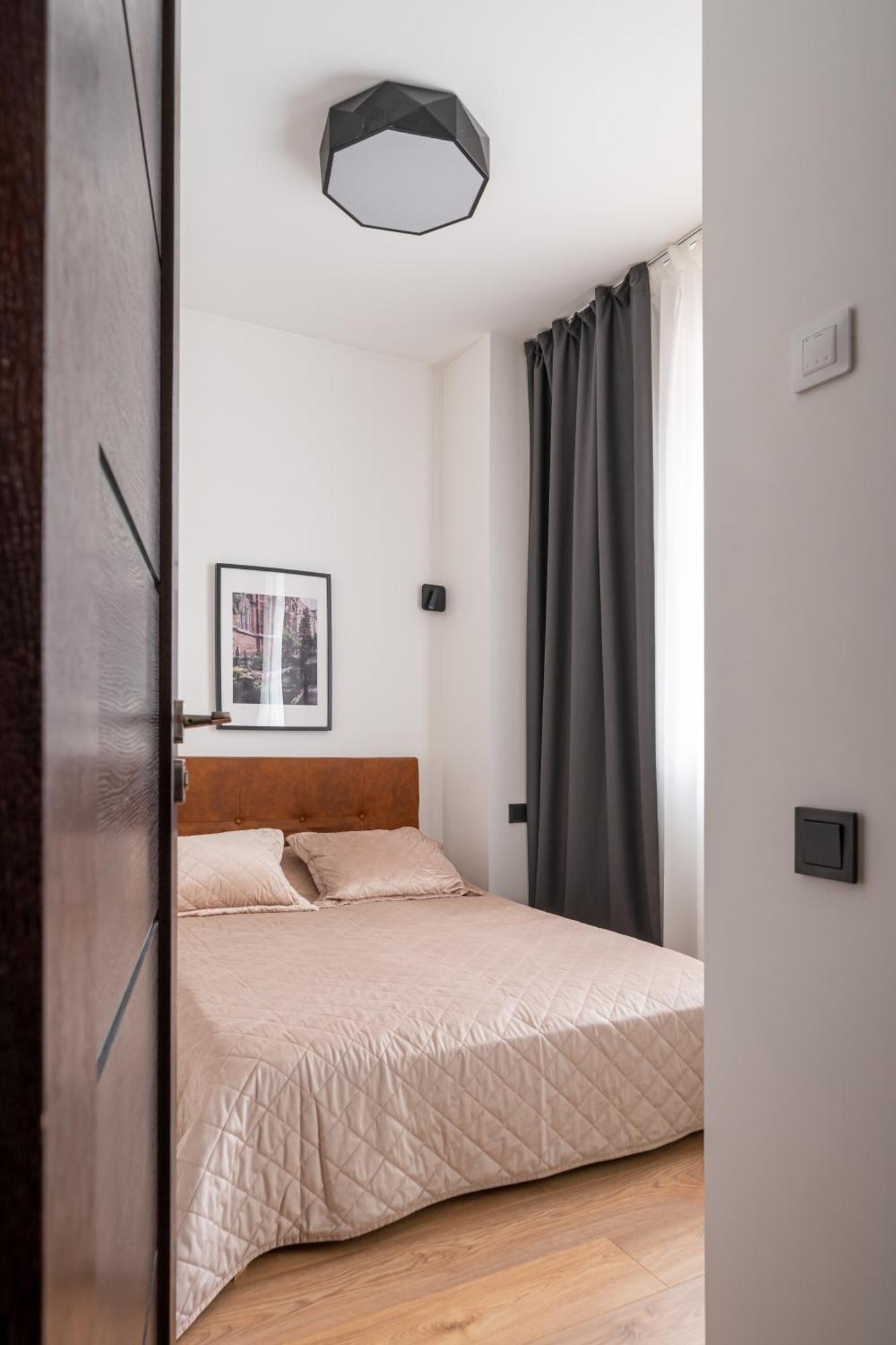 Lienes Iela Gem 1Br Apartment With Fireplace In Historic Unesco Center Riga Exterior photo